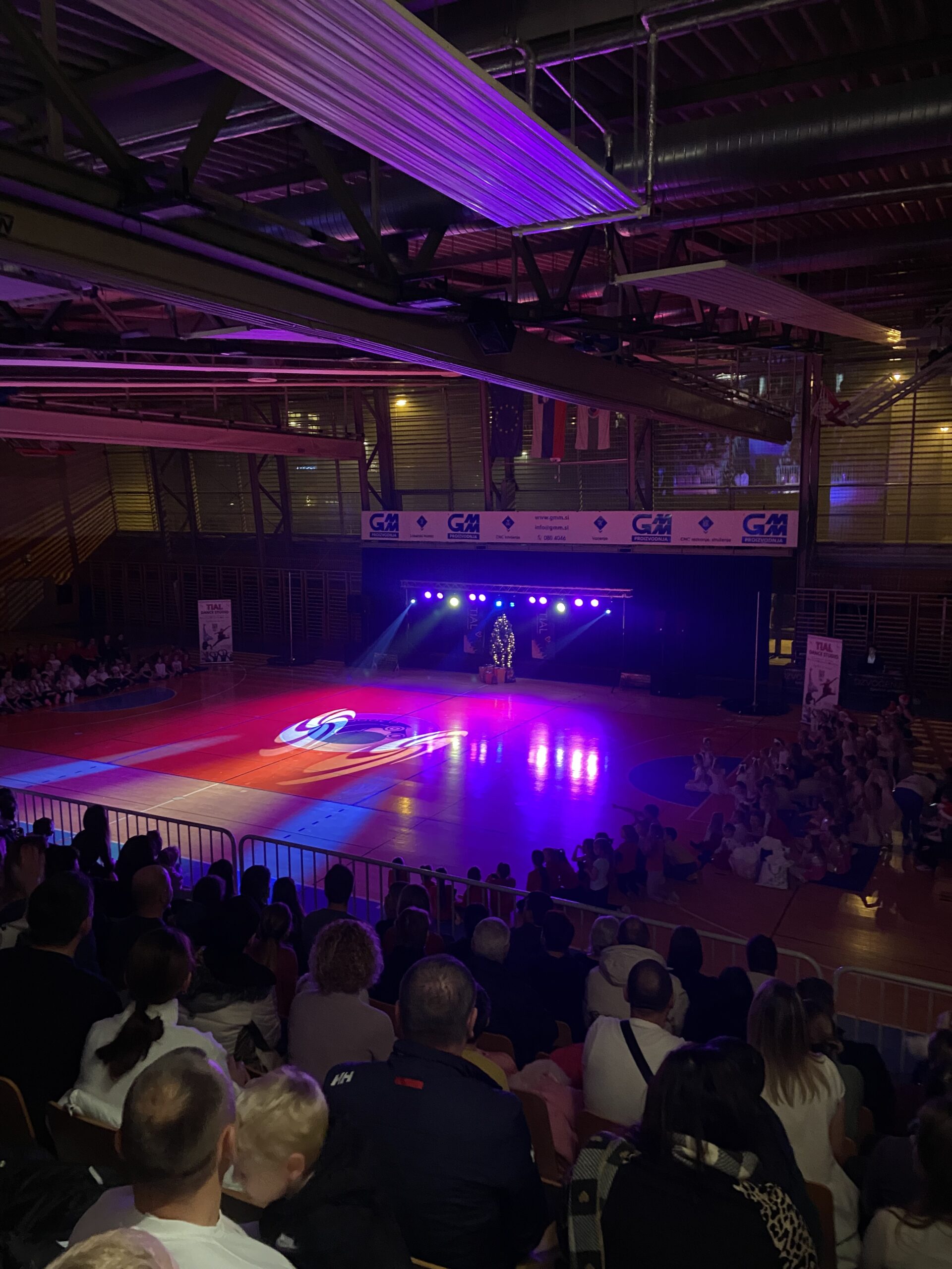 Ozvočenje in razsvetljava