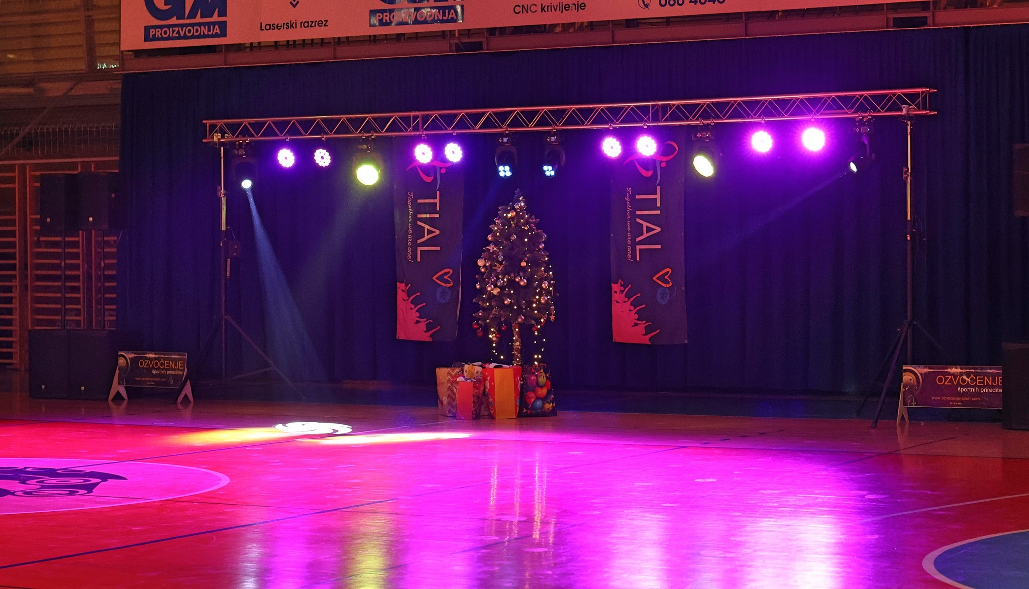 Ozvočenje in razsvetljava plesne produkcije