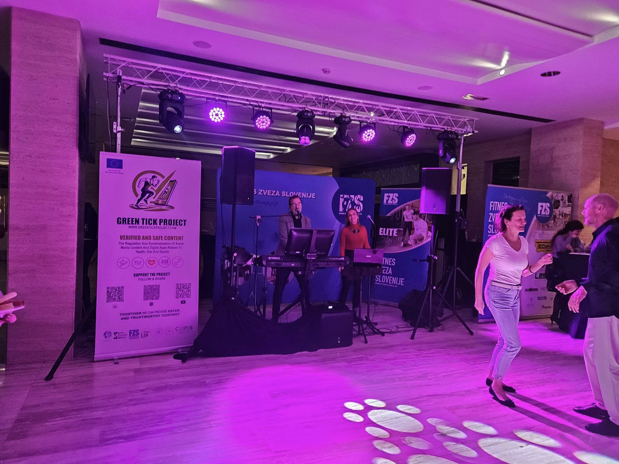 Ozvočenje in light show Atlantix duo banda.