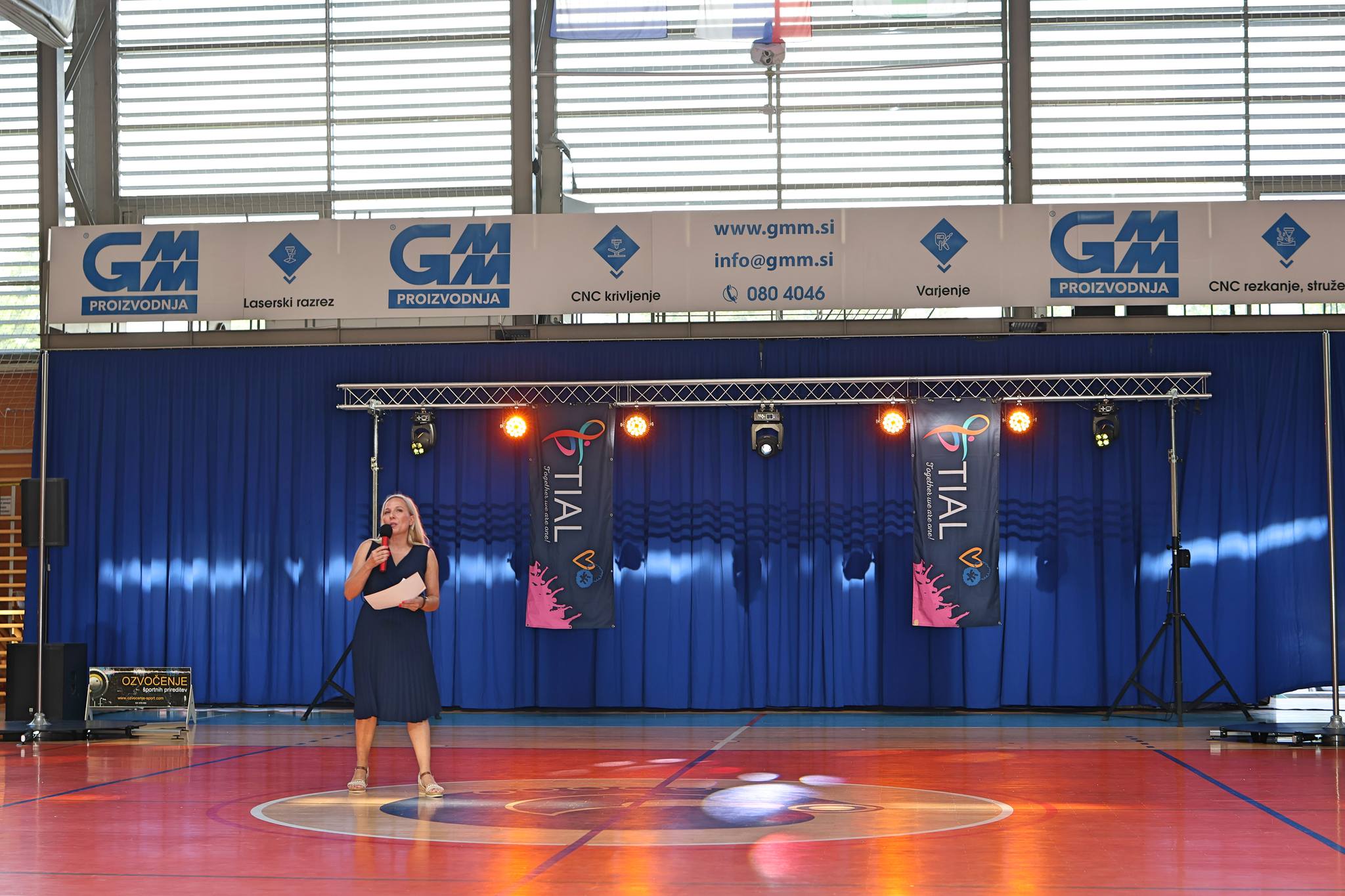 Ozvočenje in razsvetljava plesne produkcije