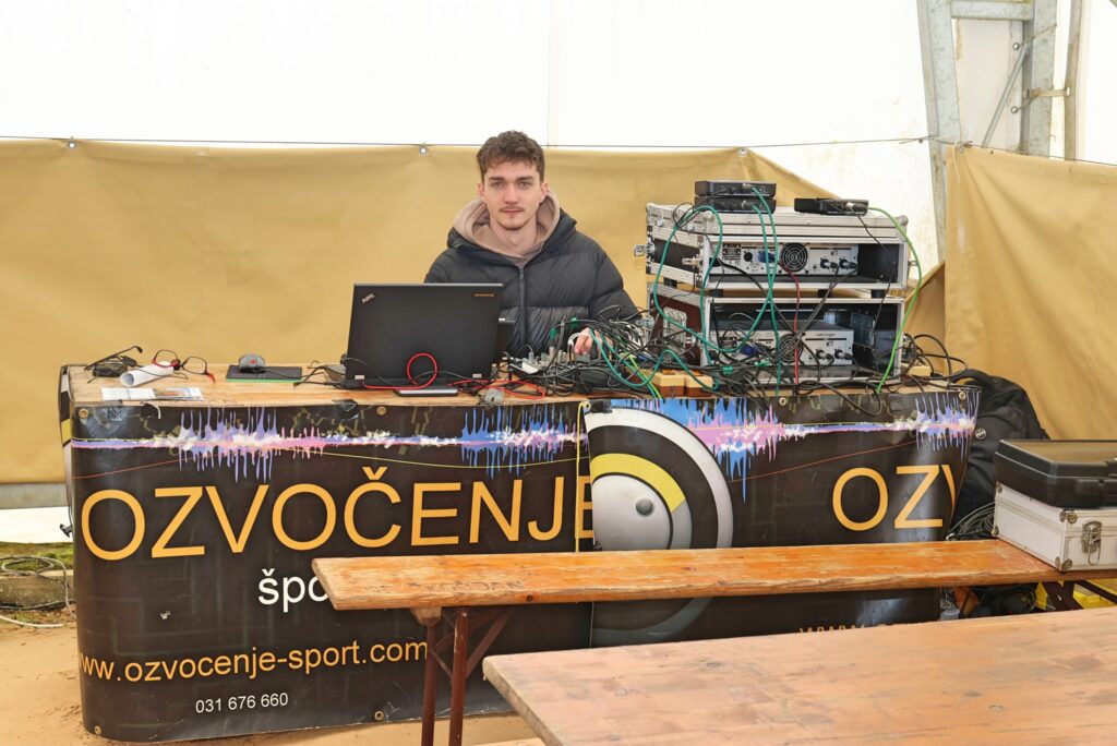 Ozvočenje in razsvetljava