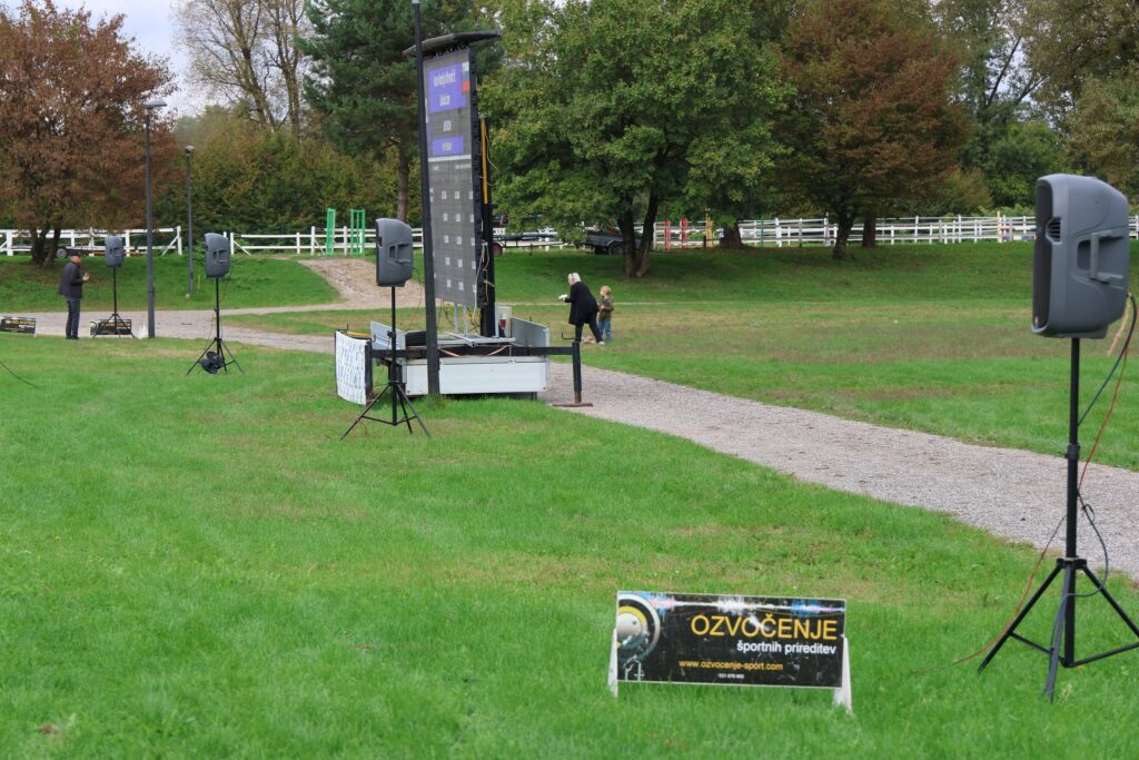 ozvočenje in razsvetljava dresure jahanja1