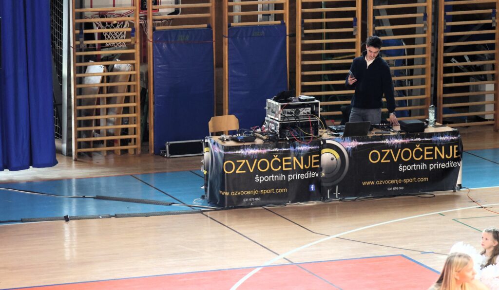 ozvočenje in osvetlitev plesne produkcije tial grosuplje1