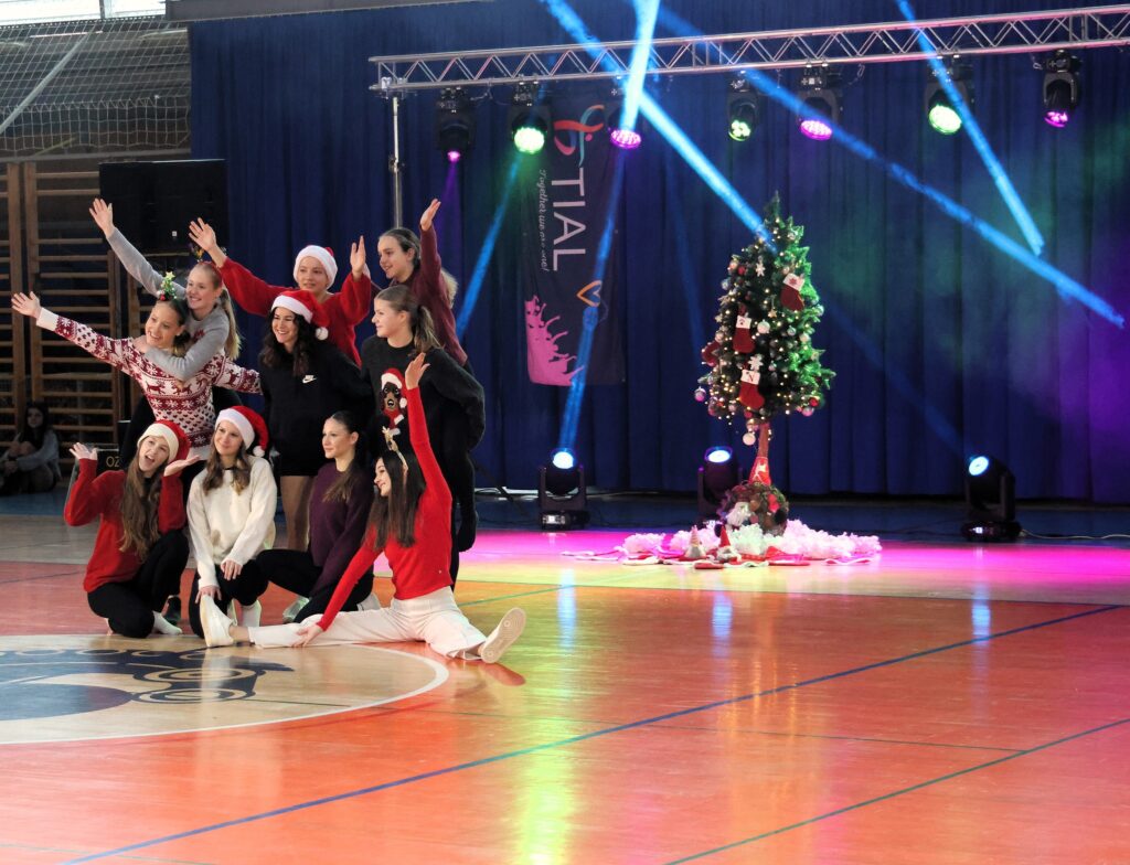 ozvočenje in osvetlitev plesne produkcije tial grosuplje1