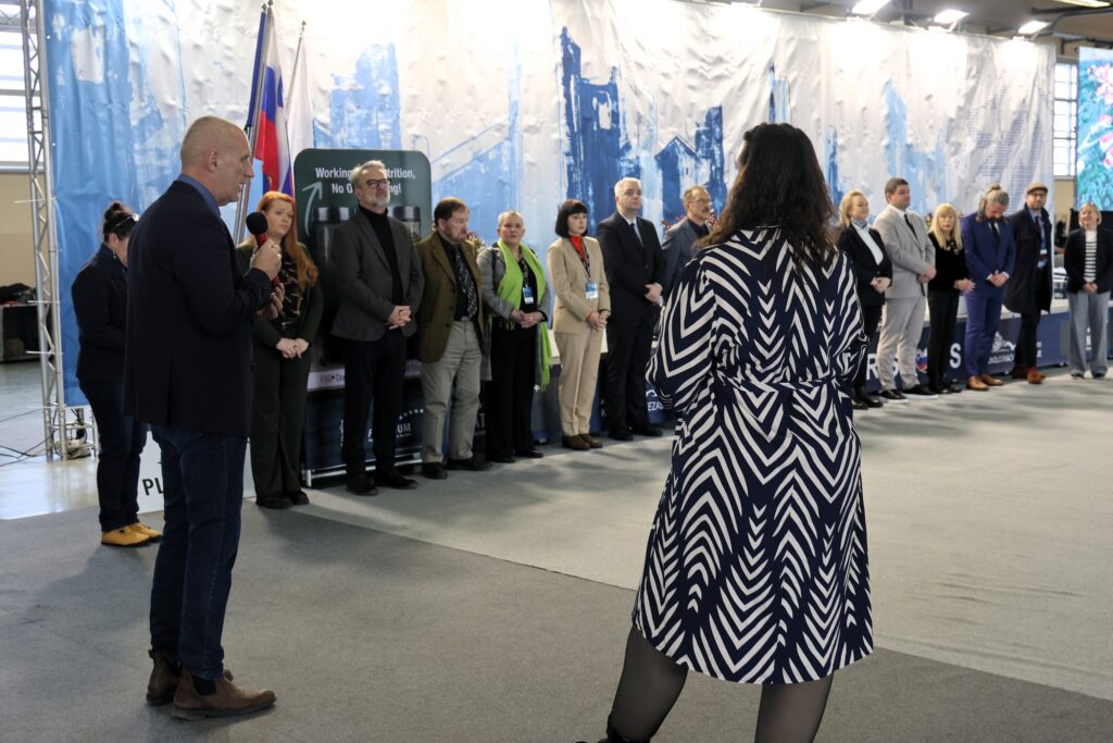 ozvočenje in razsvetljava pasje razstave