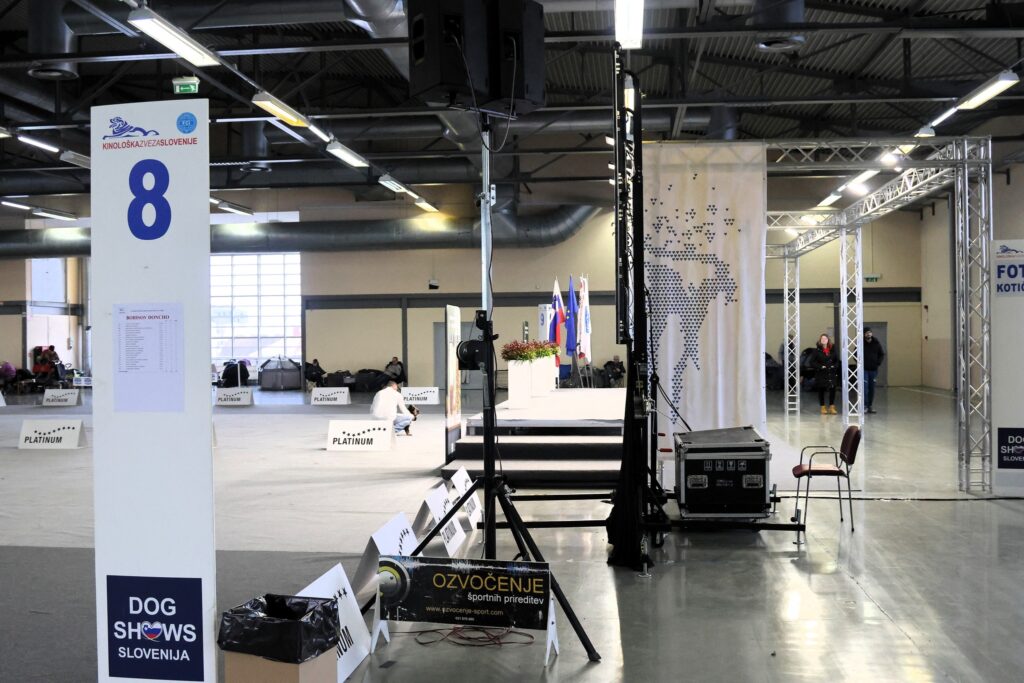 ozvočenje in razsvetljava pasje razstave